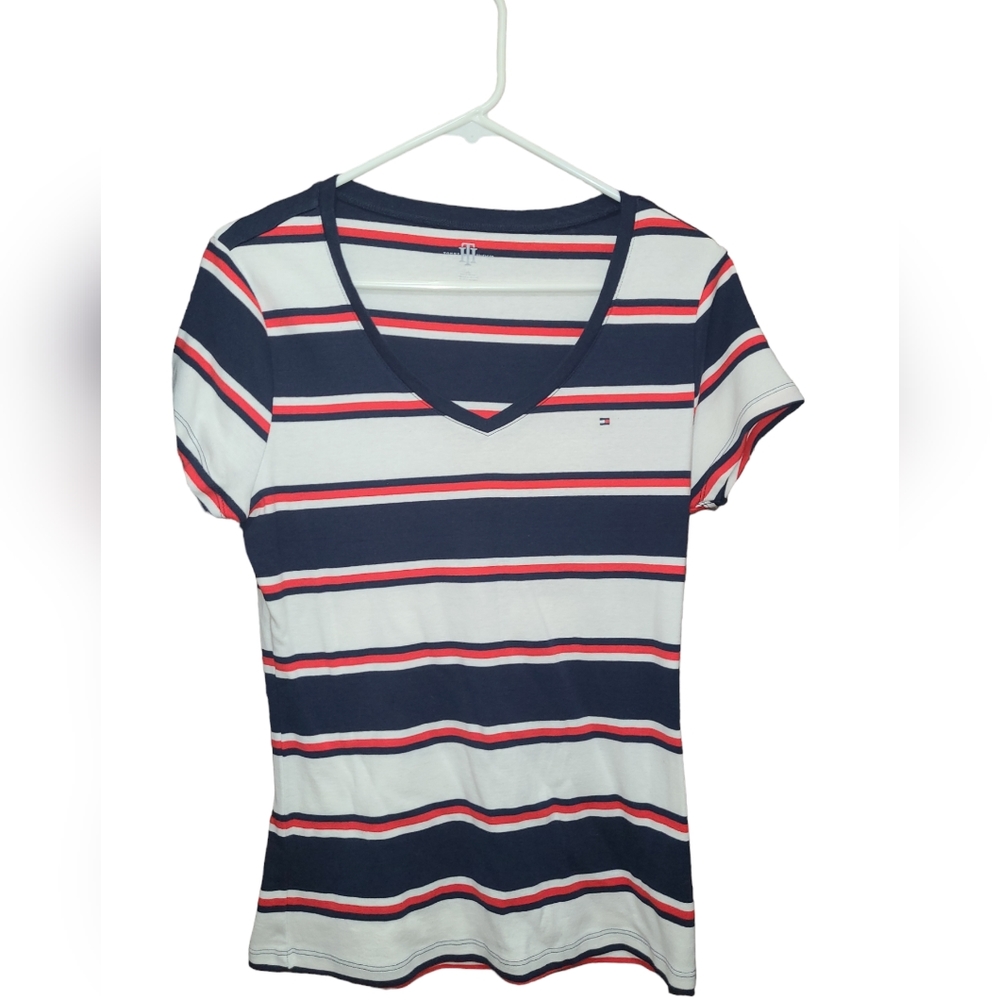 🌻Tommy Hilfiger Vneck top